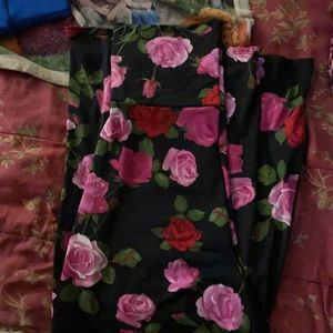 Lularoe Small Maxi skirt black with round roses.